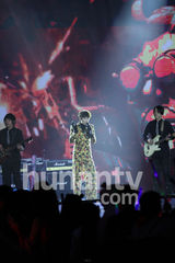 组图：萧敬腾复古花西装跨年 敬腾style嗨爆