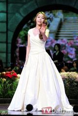 组图：韩星朴志胤Dana等盛装出演TVN台节目