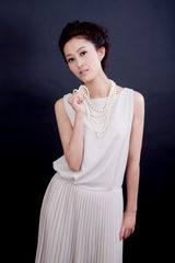 高清组图：袁志博回归知性 演绎古希腊女神