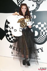 组图：吴千语甜笑认峰嫂 旅行未与林峰同房