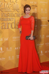 组图：Angelababy美艳秀香肩 张亮吴奇隆拼人气