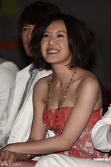 组图：李威林逸欣为新戏宣传 多场吻戏激不出火花