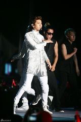 高清图：SJ东方神起少女时代热唱K-POP演唱会