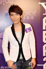 幻灯：众艺人获“网络搜寻人气大奖” 靓丽出席活动