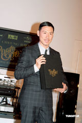 幻灯：张学友推全新大碟 因版税问题或将被无线封杀