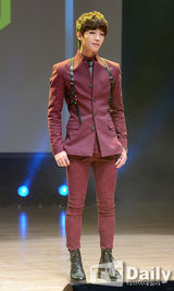 组图：韩新男团BEAT WIN办SHOWCASE正式出道