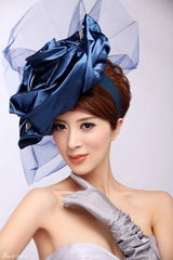 组图：金巧巧时尚大片曝光 硕大花饰复古又新潮