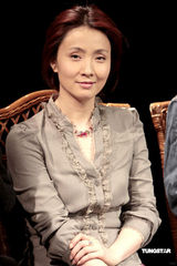 幻灯图：《人山人海》开机 小陶虹复出携手陈建斌