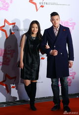 组图：众星齐聚千易周年庆 刘烨吻爱妻宁静爆乳