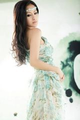 组图：杜小米拍梦幻写真 显清新秀丽楚楚动人