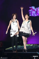 组图：周杰伦赞蔡依林漂亮 王力宏罗志祥助阵颁奖礼