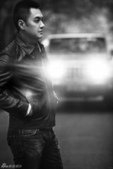 组图：朱宏嘉独特气质 演绎温雅硬汉