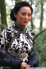 组图：电视《建国大业》开拍 蒋勤勤旗袍如水墨画