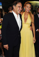 组图：布莱克明黄色礼服闪耀《野蛮人》纽约首映