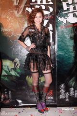 幻灯图：众星聚集《恶胎》首映 周秀娜透视装抢镜