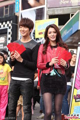 组图：王思平怀秋情人节发一元红包宣传新剧