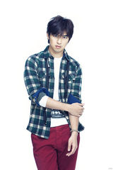 组图：陈柏霖为杂志拍摄情人节特刊 展现初春的活力