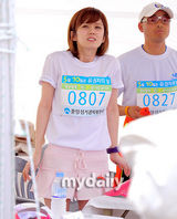 组图：张娜拉参加韩国“选民之日”相关活动