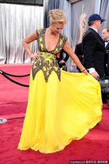 高清组图：南希-奥德尔深V礼服闪亮打头阵