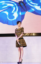 组图：张静初助阵公益呼吁关爱贫困聋儿