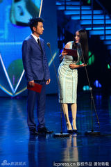 组图：第18届白玉兰奖杨幂雷佳音现身颁奖