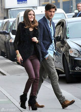 高清组图：奥利维亚-巴勒莫街拍皮草背心搭皮裤