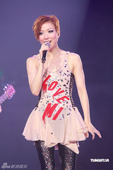 高清组图：郑秀文香港红馆开唱 与刘德华贴面掀高潮