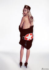 组图：嫩模格拉芙复古大片 玩角色扮演秀美乳