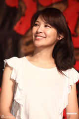 组图：李威林逸欣为新戏宣传 多场吻戏激不出火花