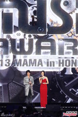 高清：EXO摘MAMA大奖 泫雅贤胜热吻Rain复出