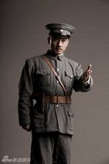 组图：献礼剧《开天辟地》蒋介石定妆照 