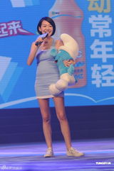 组图：小S凸肚代言不改色相 称老公满意其胸部激增