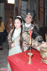 组图：关咏荷欧阳震华《情逆三世缘》开镜拜神