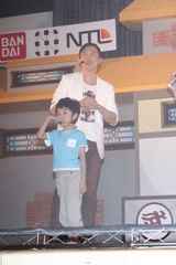 组图：庾澄庆为游戏代言 展示龟派气功化身赛亚人