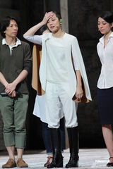 组图：何韵诗纪念入行10年 《贾宝玉》20场演毕谢幕