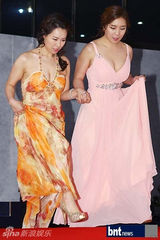 组图：刘在石UEE等韩众星亮相KBS演艺大奖红毯