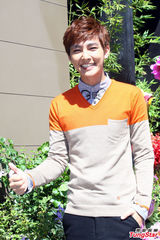 组图：炎亚纶推出新专辑压力太大 暴瘦将近7公斤