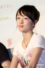 组图：《山楂树》发布会 周冬雨窦骁清纯造型亮相