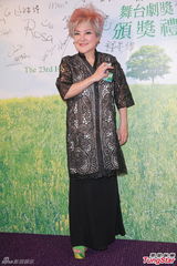 组图：香港舞台剧奖颁奖礼 黄秋生教张敬轩减压