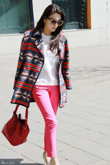 组图：张雨绮时髦靓搭秀春装引领时尚