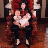 组图：迈克尔-杰克逊罕见家庭照温馨抱娃