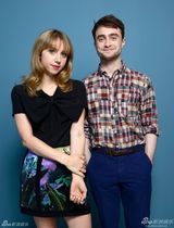 组图：《F字头》拍写真 丹尼尔佐伊甜蜜合影