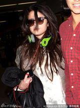 组图：赛琳娜比伯再次分手后现身机场避狗仔