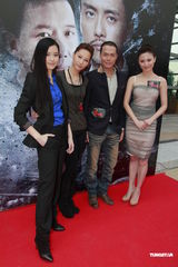 组图：《Laughing Gor》将开机 演员集体拜神