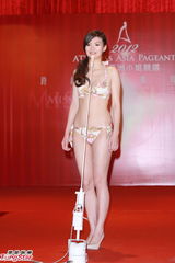 组图：亚姐面试水平参差 评委罗霖要求三高