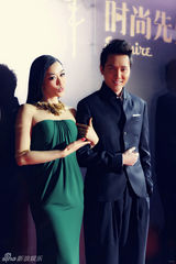 组图：吴镇宇时尚盛典帅气 钟丽缇绿裙秀性感