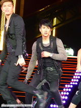 组图：众星献唱世博中国馆 阿SA玩可爱十连拍