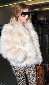 高清组图：谢丽尔-科尔街拍LOOK皮草搭配豹纹