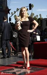 高清组图：奥斯卡影后威瑟斯彭星光大道留名