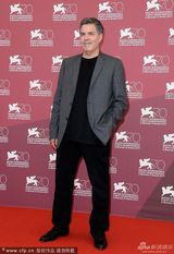 组图：《我是阿拉伯人》发布 女主穿粉裙清新